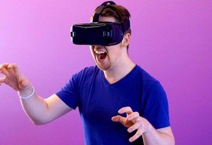 Man screaming while playing on VR